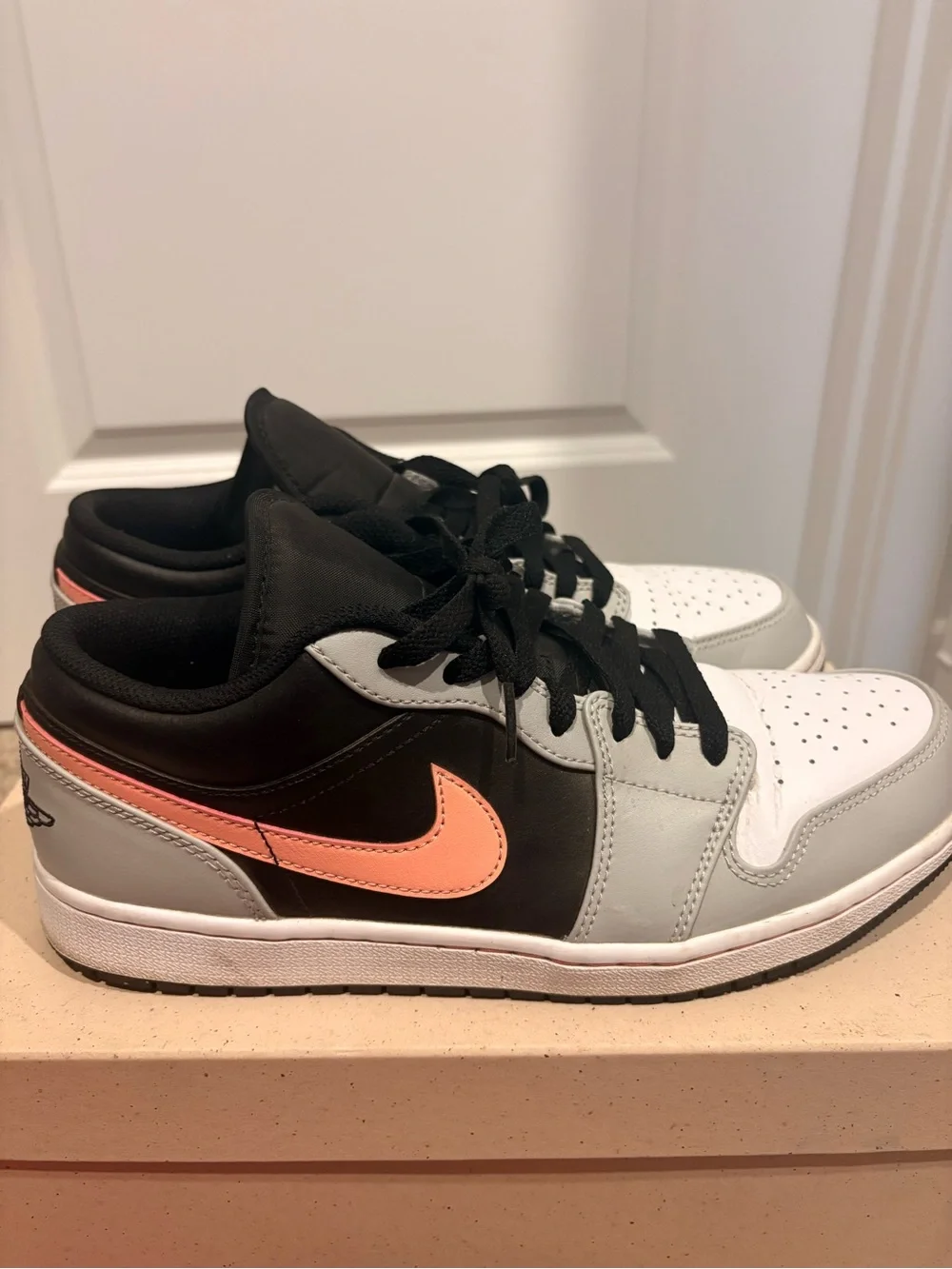 Men’s Jordan 1 low Grey, Black & Pink